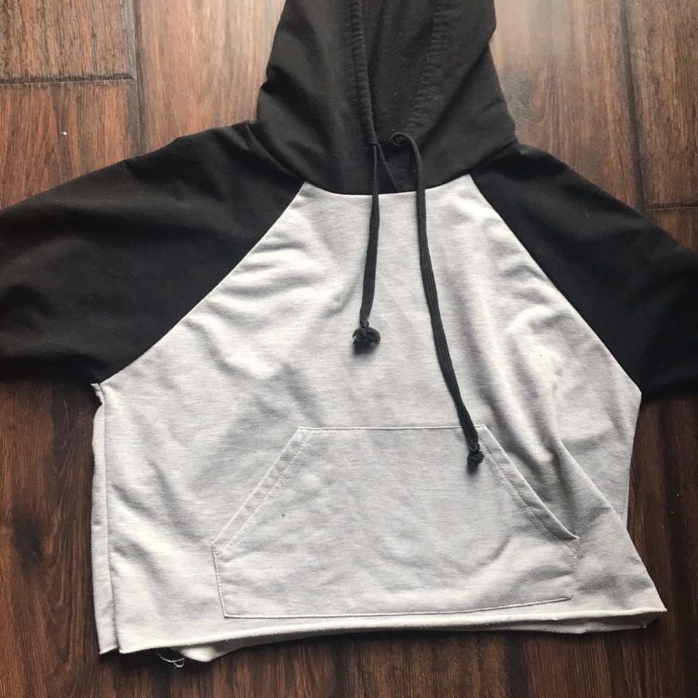 cropped hoodie.